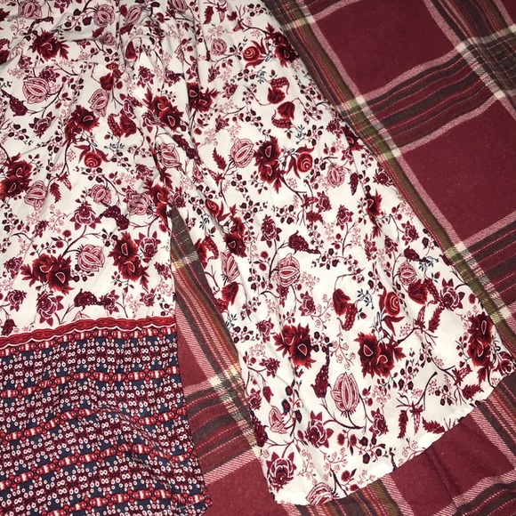 Flowered long sleeve shirt. - Picture 2 of 4